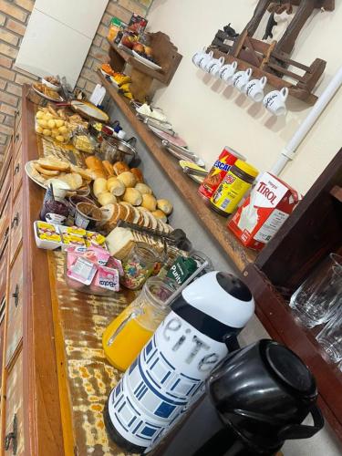 cafe-da-manha-pousada-quatro-estrelas-penha-beto-carrero-hospedagem-2