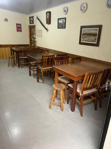 cafe-da-manha-pousada-quatro-estrelas-penha-beto-carrero-hospedagem-4